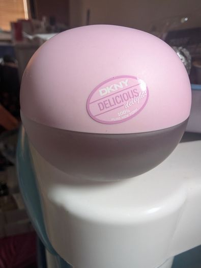 DkNY perfume