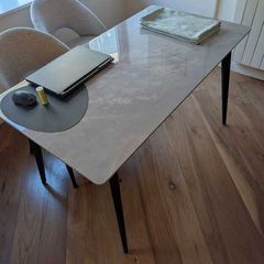 4-people dining table