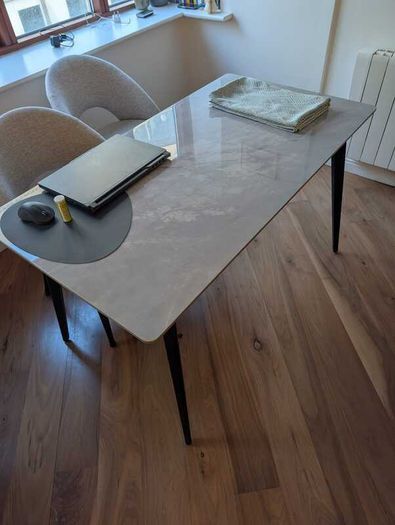 4-people dining table