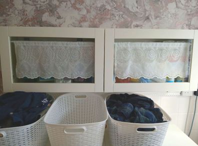 Has to go: Ikea Besta unit glass doors, white, 120cm, like new!