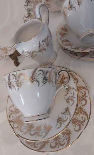Fabulous Vintage Royal Tara Fine Bone China 14 Piece Breakfast Teaset for Four in a Beautiful Gilt Feathery Repeat Pattern, no. 947