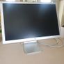 Apple Cinema Display (20 flat panel) & Keyboard Image 2