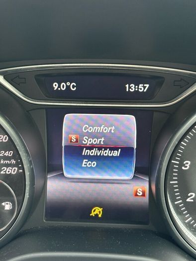 Mercedes AMG CLA Apple Car Play