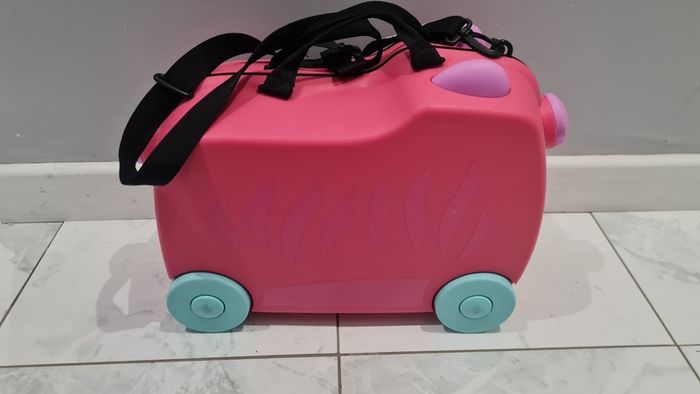 pink Trunki with long strap and key
