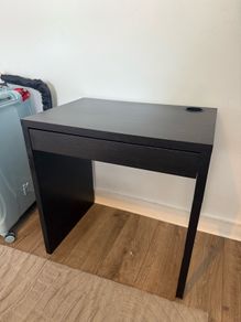 Black Desk