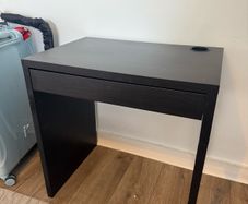 Black Desk