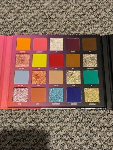 3 eyeshadow palettes