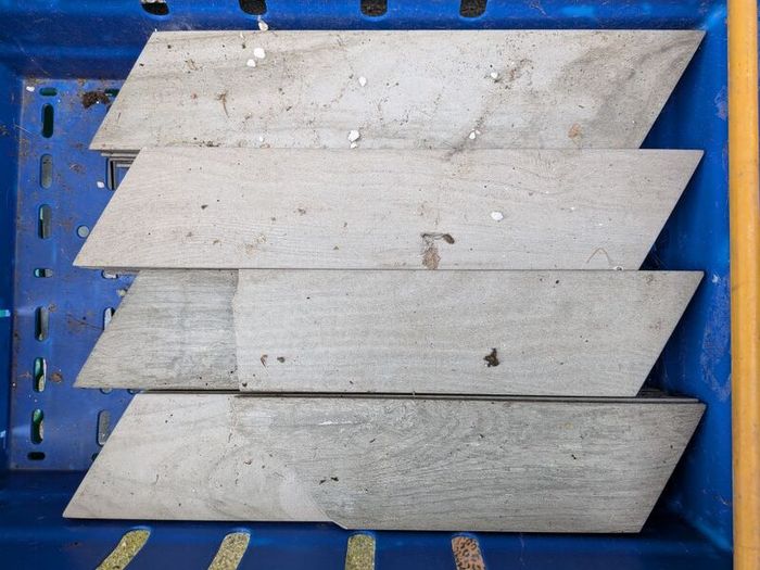 Grey tiles x 80
