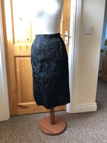 Vintage Black Skirt, with Pockets!