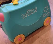 trunki kids ride on suitcase