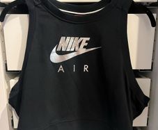 nike crop top XL