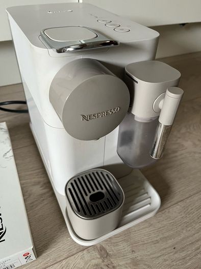 Nespresso Lattissima One and Descaling Kit
