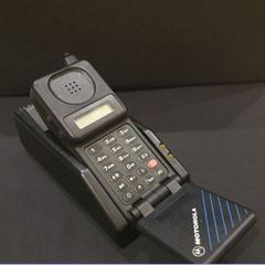 Motorola Vintage Micro Tac Classic Flip Phone & Intellicharge XT Dual Charging Dock