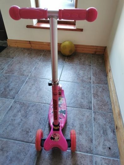Minnie Mouse Scooter with Light Up LED Wheels