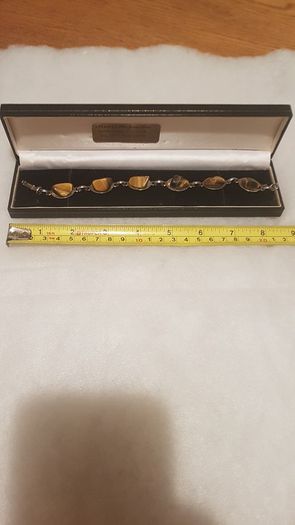 tiger eye bracelet,,good condition,buyer collects or pays postage, thank you, take as is,see pictures for condition