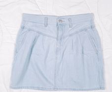 Levi's Light Wash Blue Denim Pleated Featherweight Mini Skirt 12UK/40EU