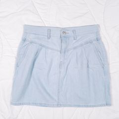 Levi's Light Wash Blue Denim Pleated Featherweight Mini Skirt 12UK/40EU