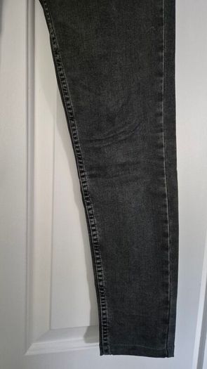 710 Skinny Levis