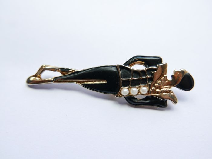 Vintage style lady silhouette brooch - black and gold tone