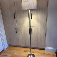 Freestanding floor lamp
