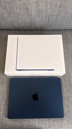 MacBook Air M4 Midnight 2025