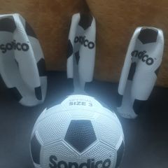 Footballs/Sondico Football Size: 3 .. 5.00e Each or Deal 3 for 10.00euro