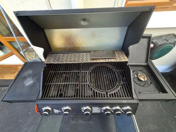 BBQ selling