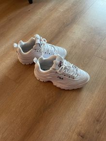 White Fila Runners