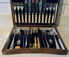 Vintage EPNS cutlery set in original oak canteen.