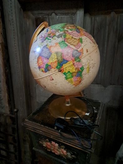 Retro Globe Light