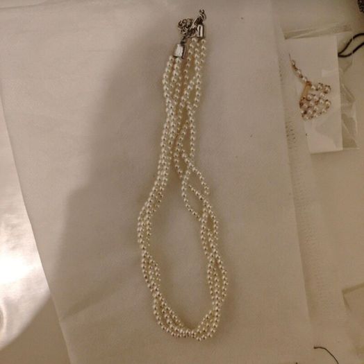 Twisted 3-Strand Faux Pearl Choker Necklace with Extender Chain