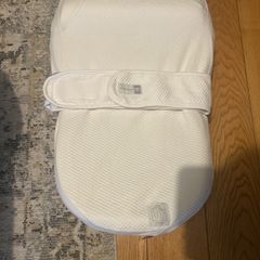 Cocoonababy nest , comes with a second cover ,in great condition , suitable from newborn to 3 months