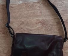 Ashwood Leather "Oscar" Medium Messenger / Laptop Bag - Genuine Brown Leather