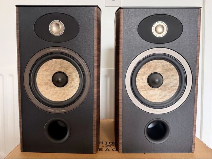 Focal Aria 906 Bookshelf Speakers - Walnut Finish with og box