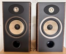 Focal Aria 906 Bookshelf Speakers - Walnut Finish with og box
