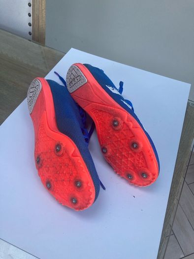 Spikes size 3.5
