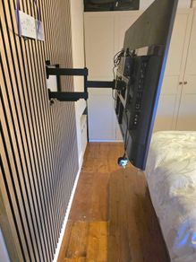 LOGIK LFML16 Full Motion 32-50" TV Wall Bracket