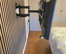 LOGIK LFML16 Full Motion 32-50" TV Wall Bracket