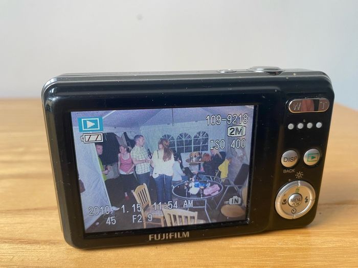 Fujifilm Finepix J30 Digital Camera 12.2 Megapixels ZOOM Issue FOR PARTS OR REPAIR