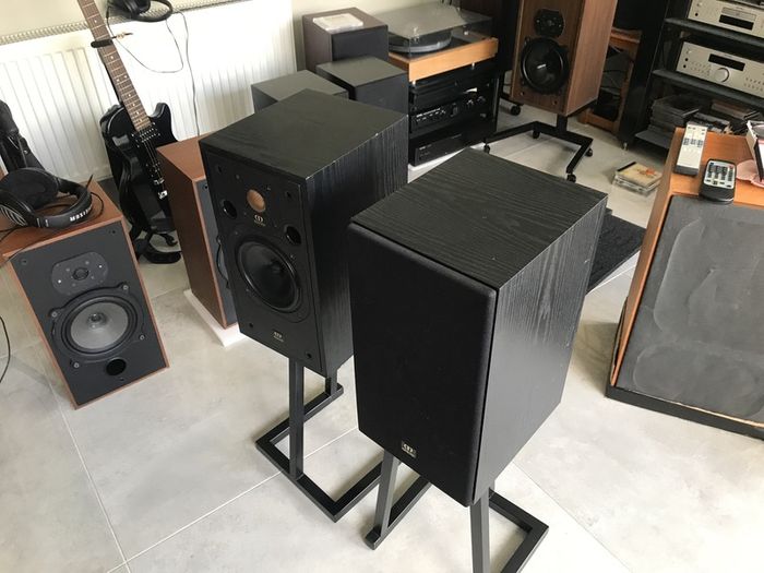 Stunning Monitor Audio MA201 vintage Hifi speakers, gold tweeters,