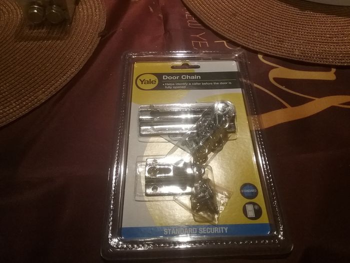 Yale security  door chain new sealed