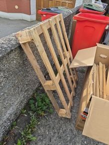 Free pallet and scrap fire wood