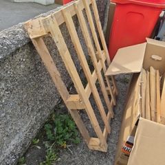 Free pallet and scrap fire wood