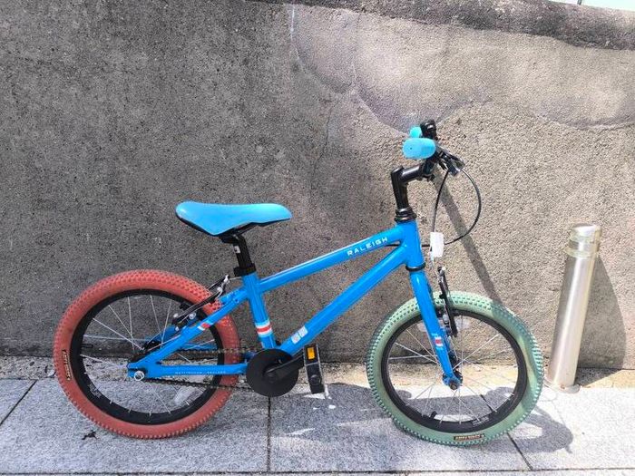 kids 16 inch Raleigh pop bike
