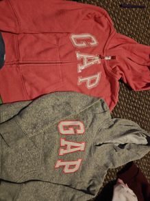 2 gap sweatshirts 4/5 years