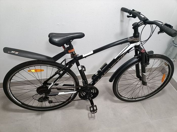hybrid bicycle size M.