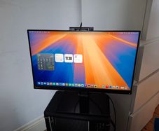 24" Lenovo Monitor with Webcam,Mic & Speakers