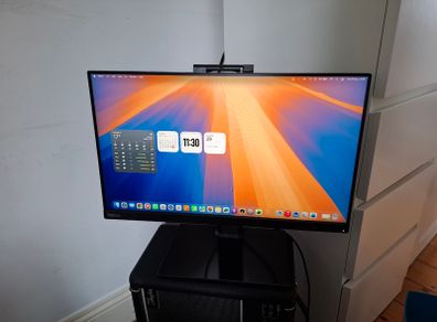 24" Lenovo Monitor with Webcam,Mic & Speakers