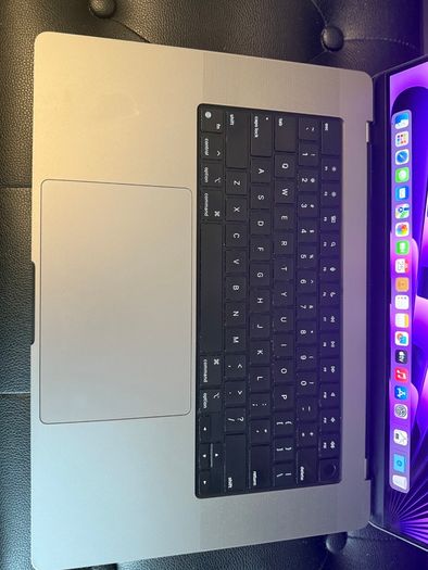 MacBook Pro 16 M1 Pro 2022 32gb/1tbssd/345c