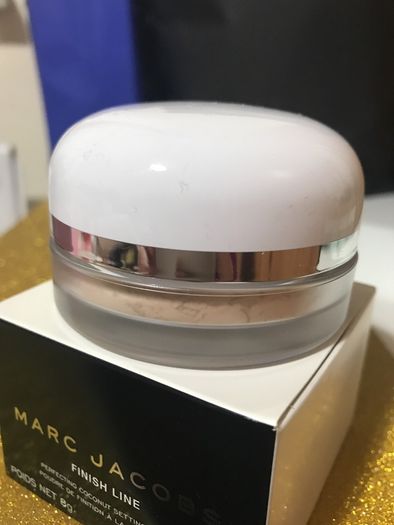 Marc Jacobs finish line perfecting coconut setting powder in invisible 34